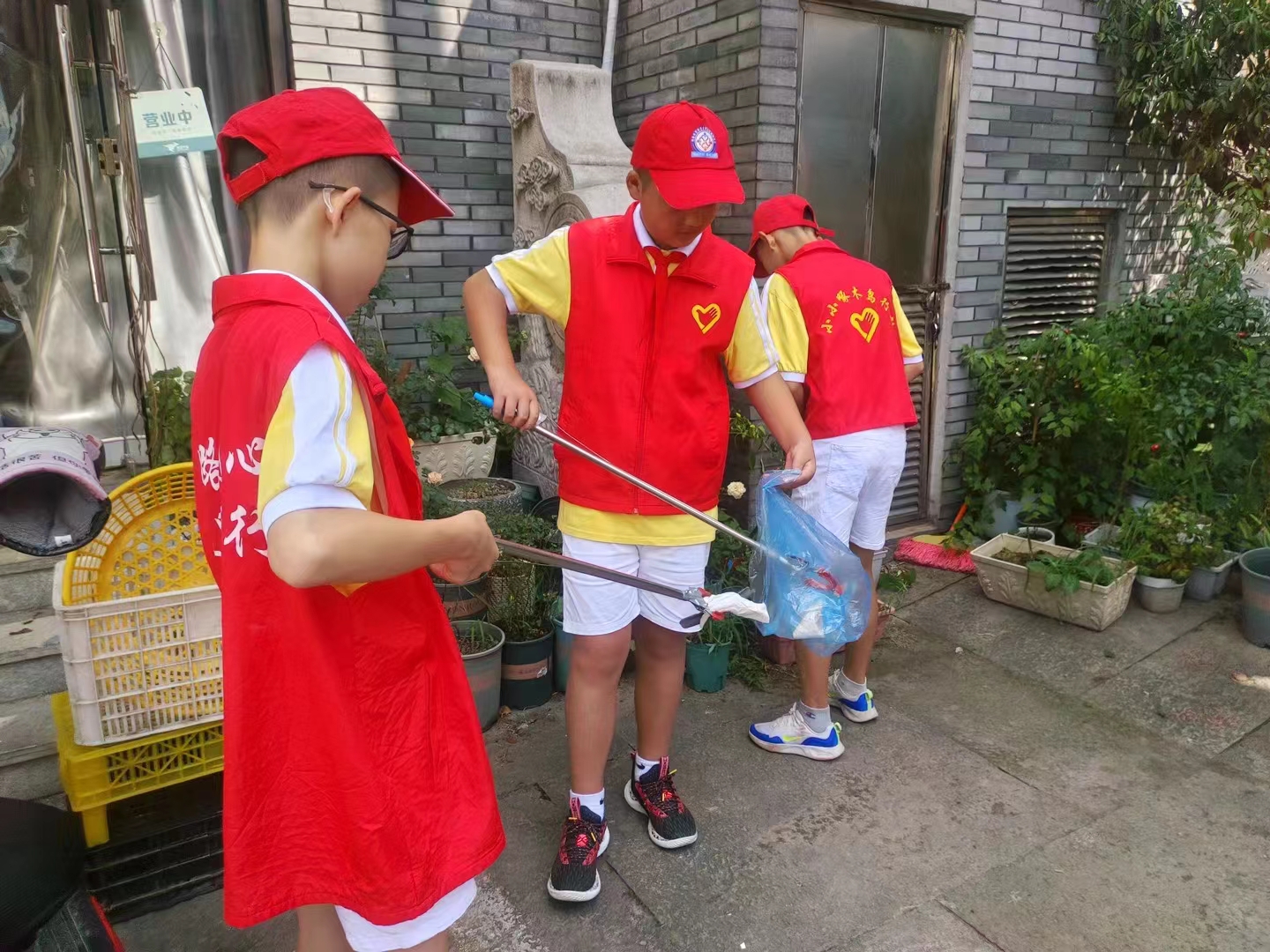 2023.10.1【大手拉小手 城市更美丽】（23N-3ND-256C）2.jpg