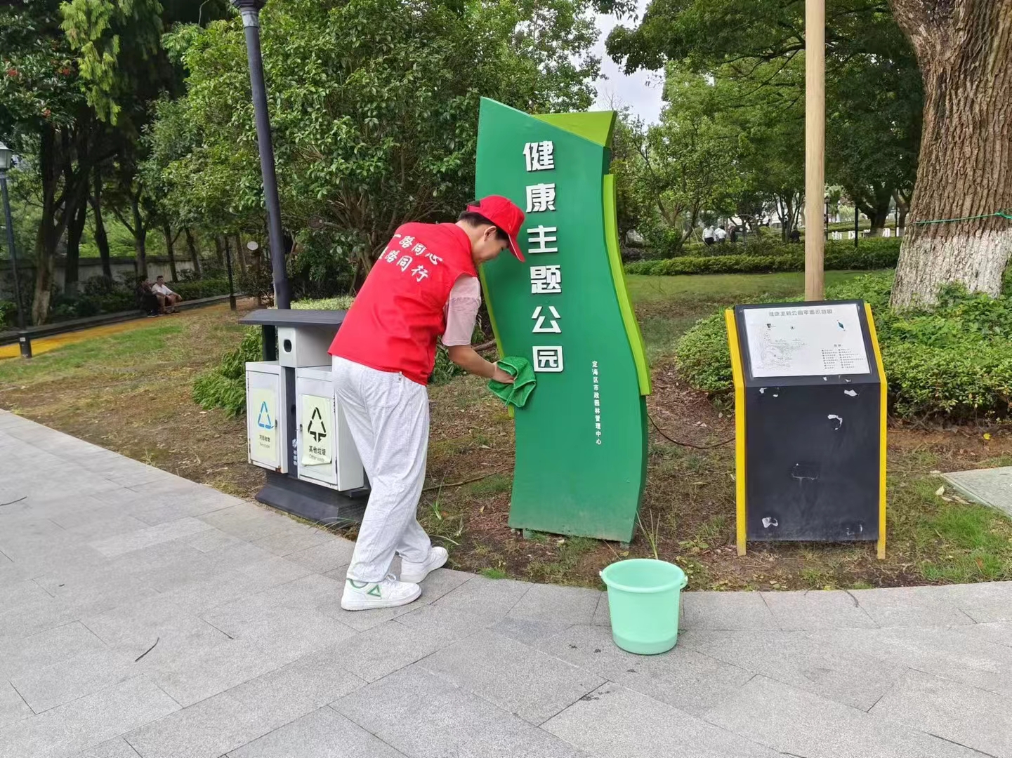 1722499883159358.jpg b2e7e17f311b0e1657201bb7749ebf3.jpg